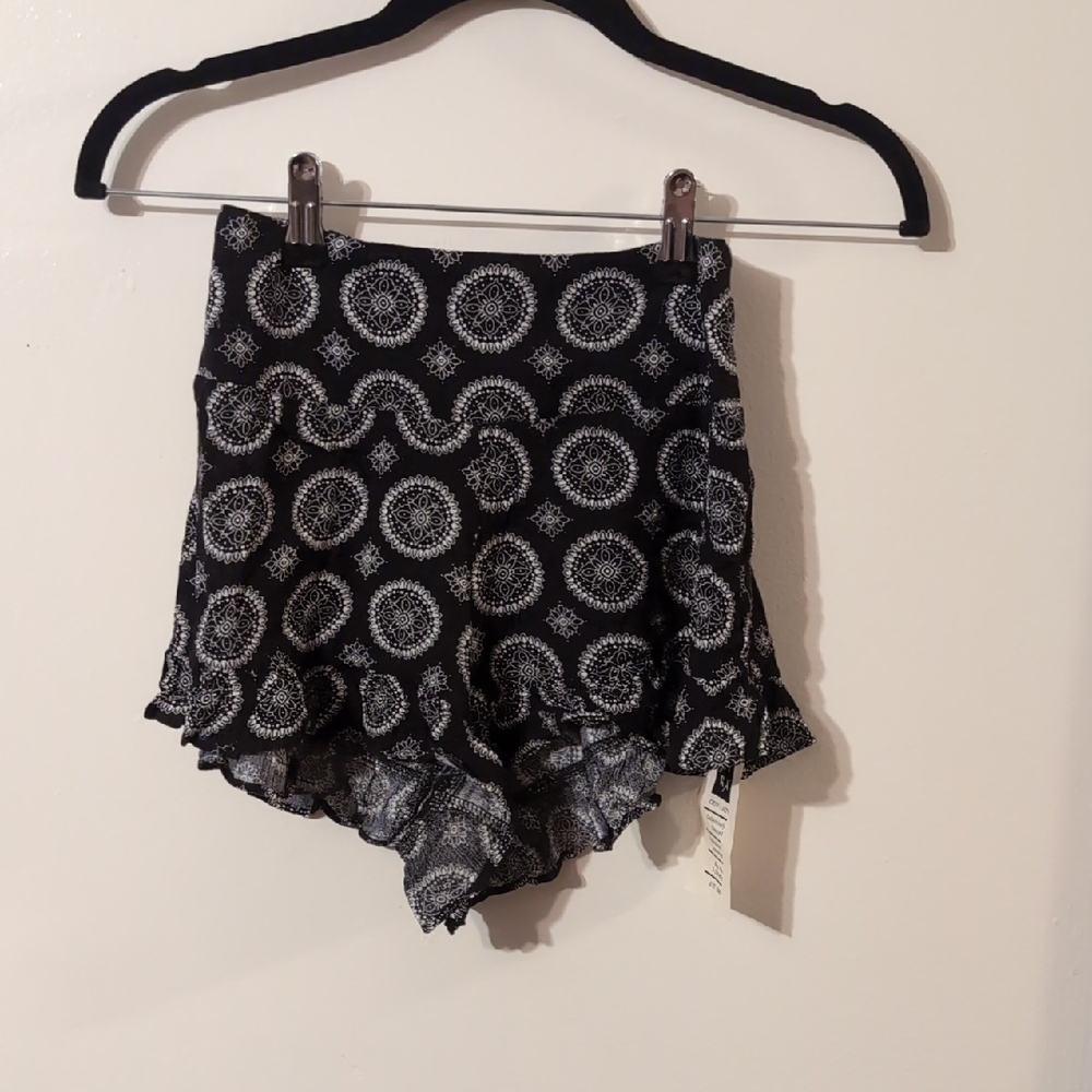 Lira Black and White Patterned Shorts